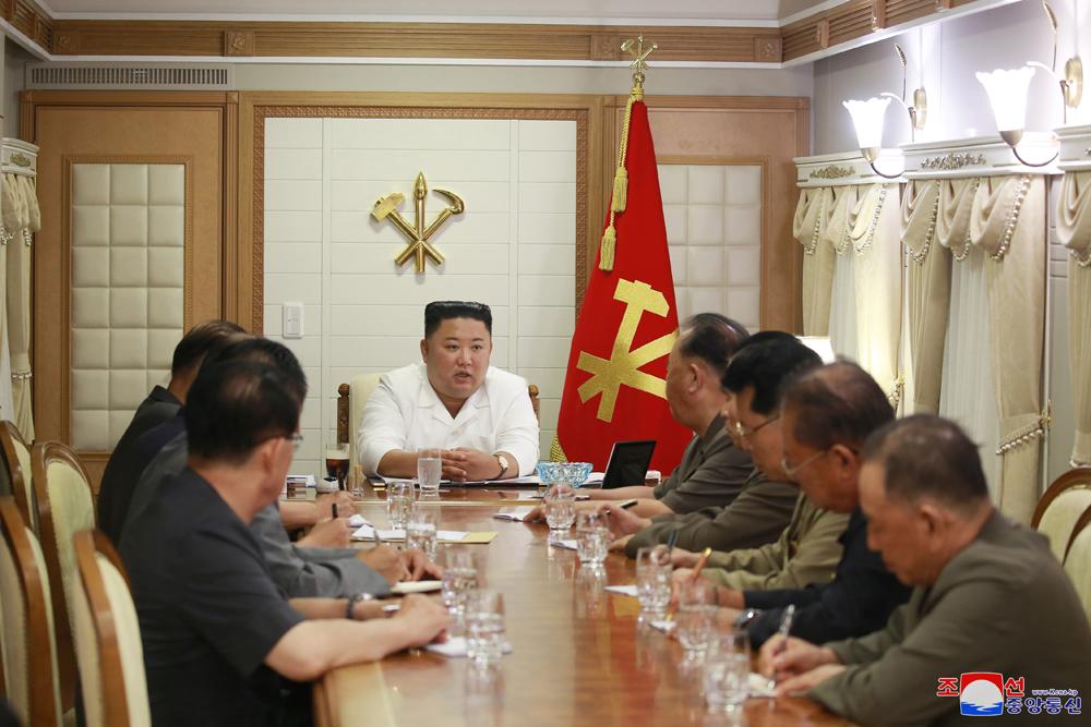    عقد الاجتماع الموسع للمجلس السياسي التنفيذي للجنة الحزب المركزية  وتفقد المناطق المنكوبة